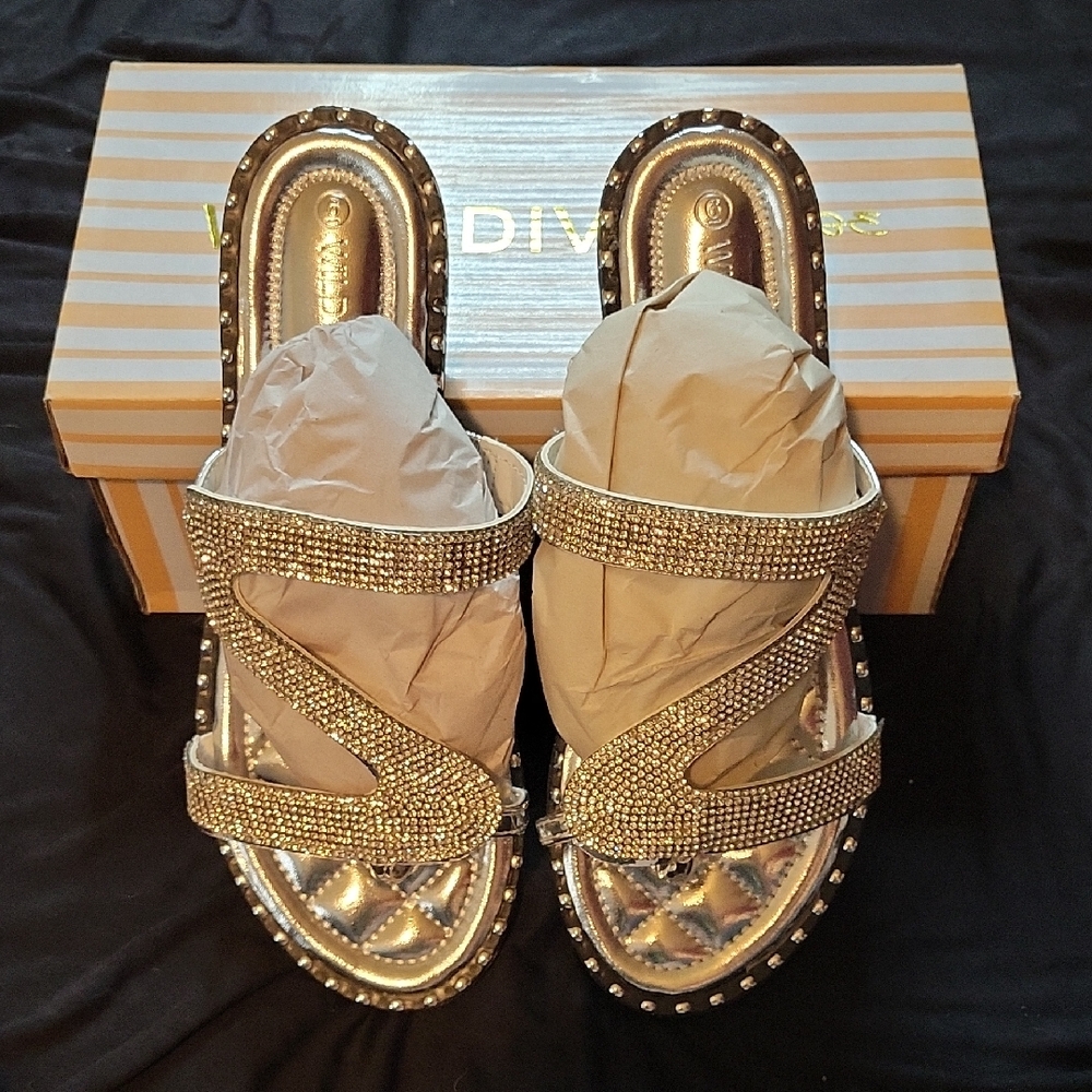 Wild Diva Lounge Women's Silver Hologram PU Sandals Size 6
